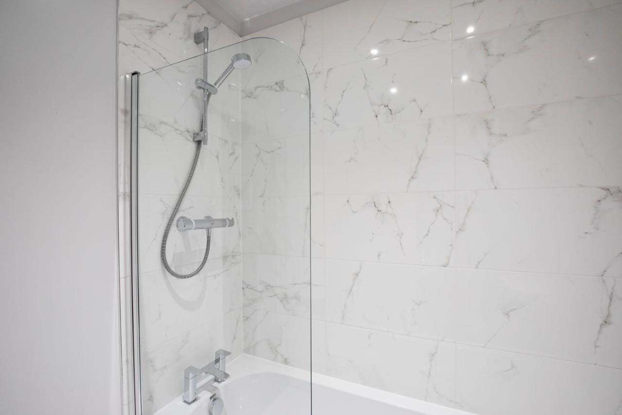 Elliot Oliver - Chic 2 Bedroom Town Centre Apartment Cheltenham Exterior photo