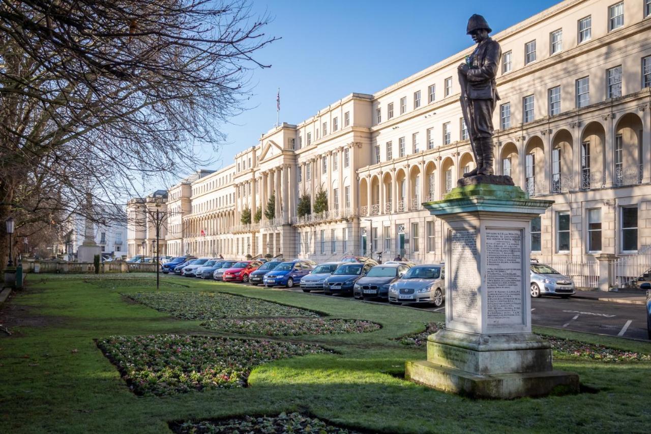 Elliot Oliver - Chic 2 Bedroom Town Centre Apartment Cheltenham Exterior photo